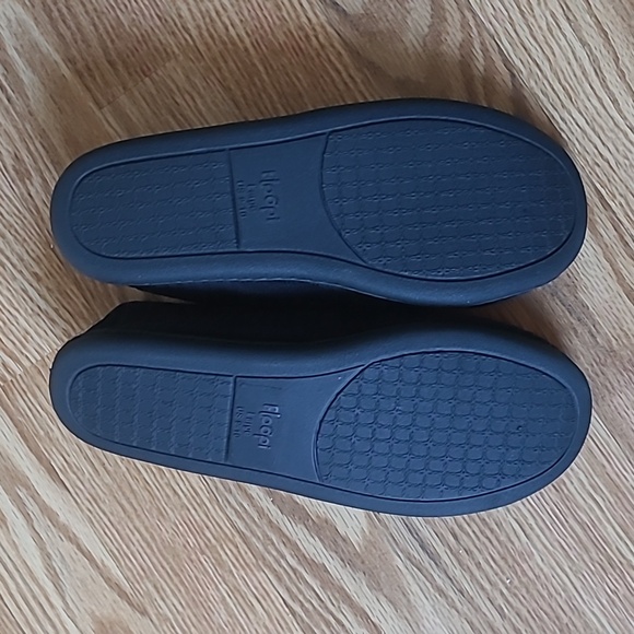 Floopi Slippers. - Picture 3 of 5